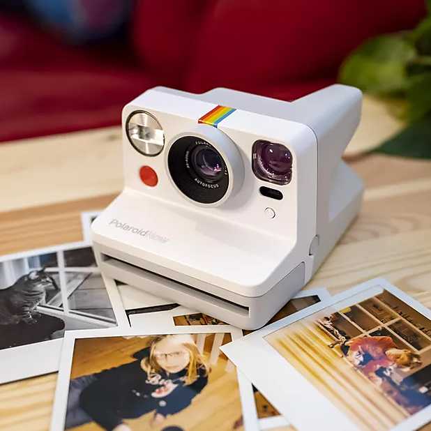 Cámara instantánea Polaroid Now. Curiosite