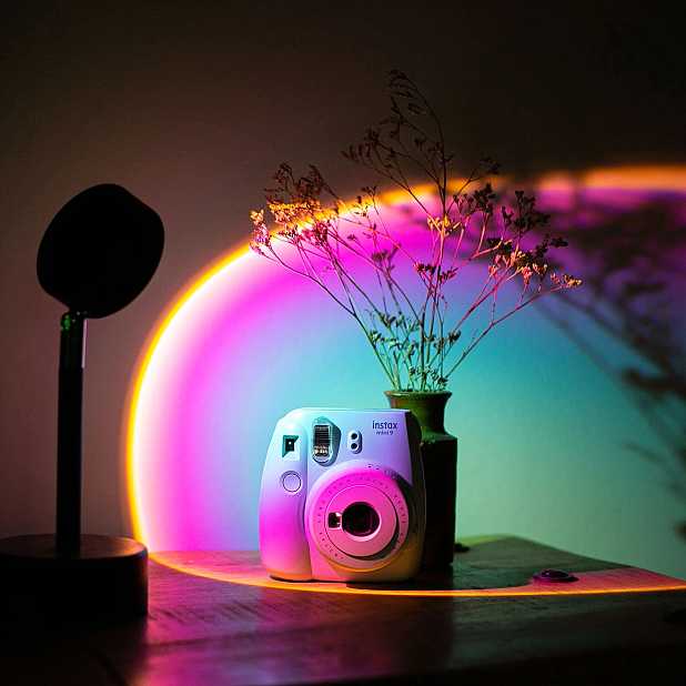 Lámpara proyector efecto atardecer con 16 colores y control remoto