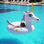 Disfruta del verano con el flotador unicornio