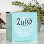 La caja es un diseño de Muak Studio