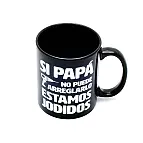 Taza negra con letras blancas