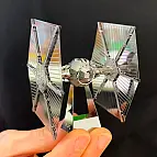 Construye un caza TIE fighter en miniatura