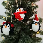 Adorno de Navidad de fieltro en forma de pingüino