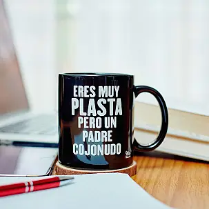 Taza con mensaje Eres muy plasta, pero un padre cojonudo