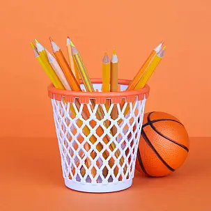 Portalápices con forma de canasta de baloncesto