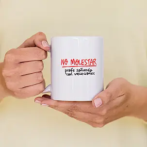 Taza para profes: No molestar, profe soñando con vacaciones