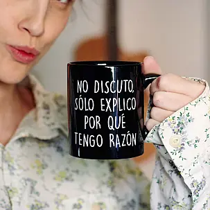 Taza con mensaje No discuto, solo explico por qué tengo razón