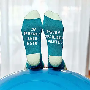 Calcetines con mensaje: Si puedes leer esto, estoy haciendo pilates