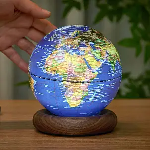 Lámpara globo terráqueo con base de madera