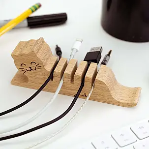 Organizador de cables en forma de gatito