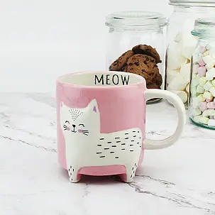 Taza con gato en relieve