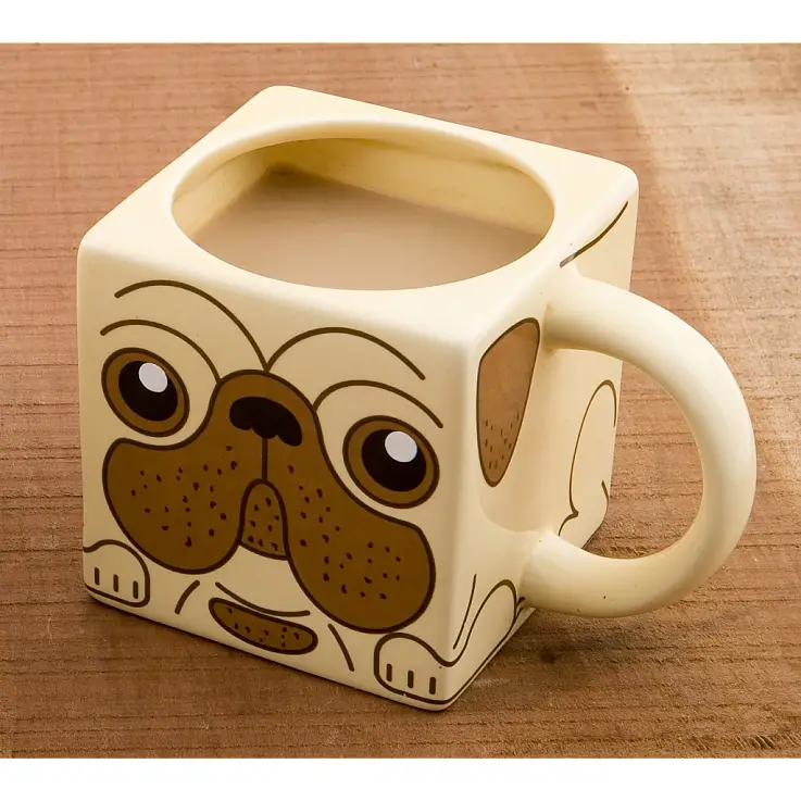 Una taza perro llena de café y encanto