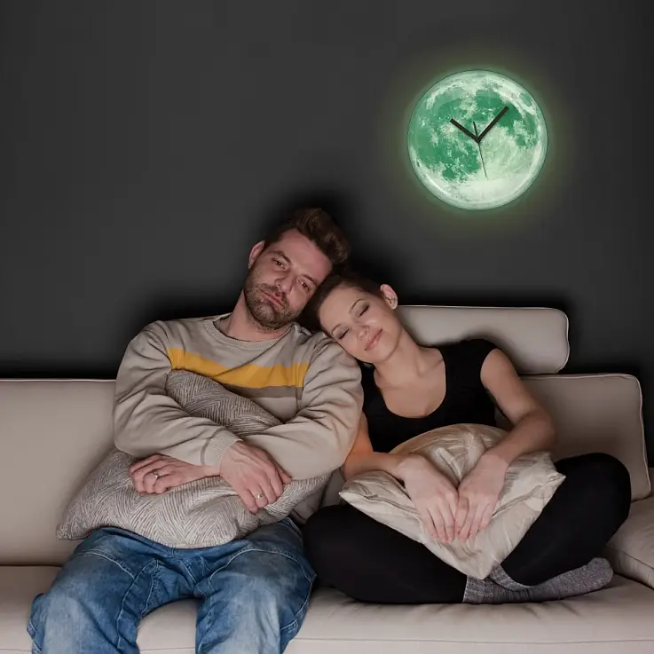 Un reloj de pared para románticos o fans de la ciencia