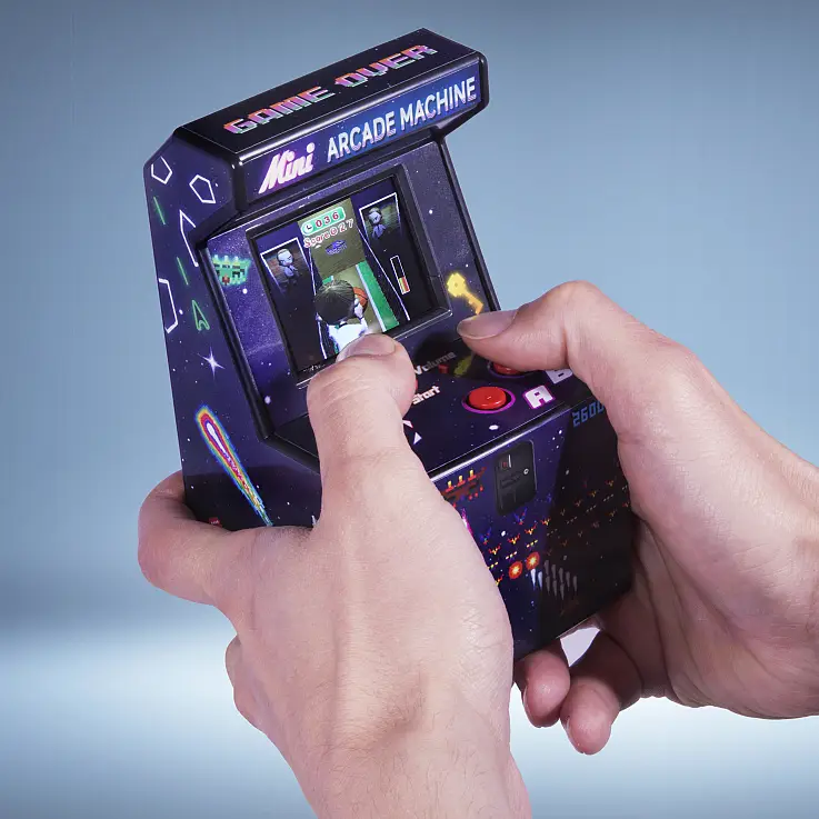 Una mini consola arcade con 240 juegos integrados