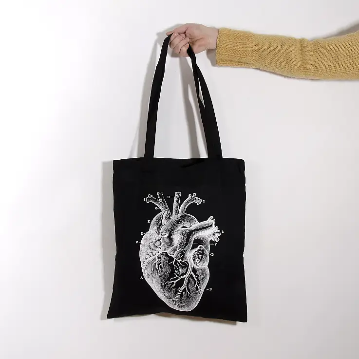 Una tote bag de diseño intenso