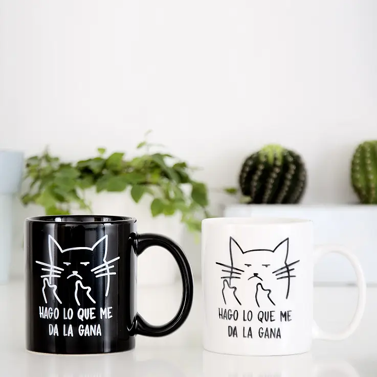 La taza gato macarra fusiona lo cuqui y la rebeldía