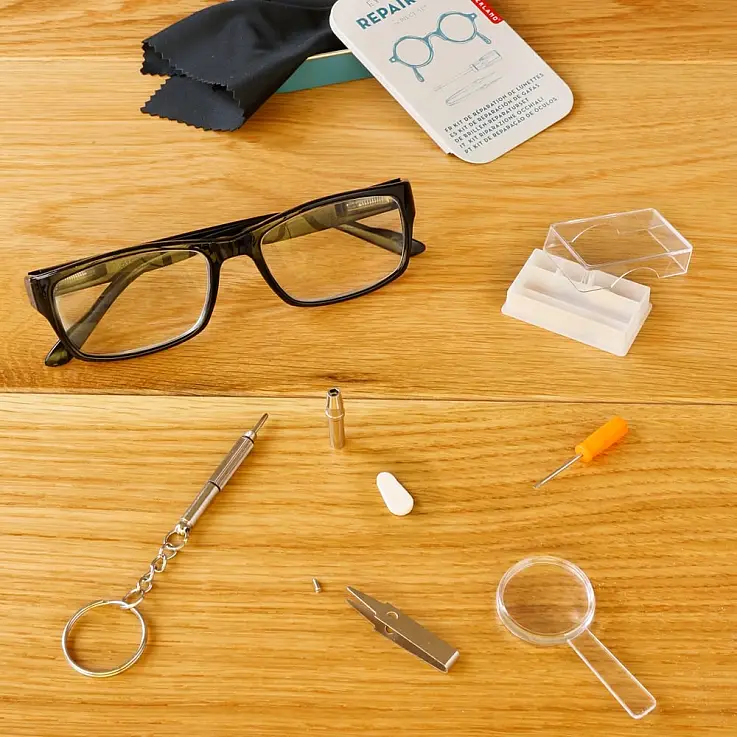 Un completo kit para reparar gafas