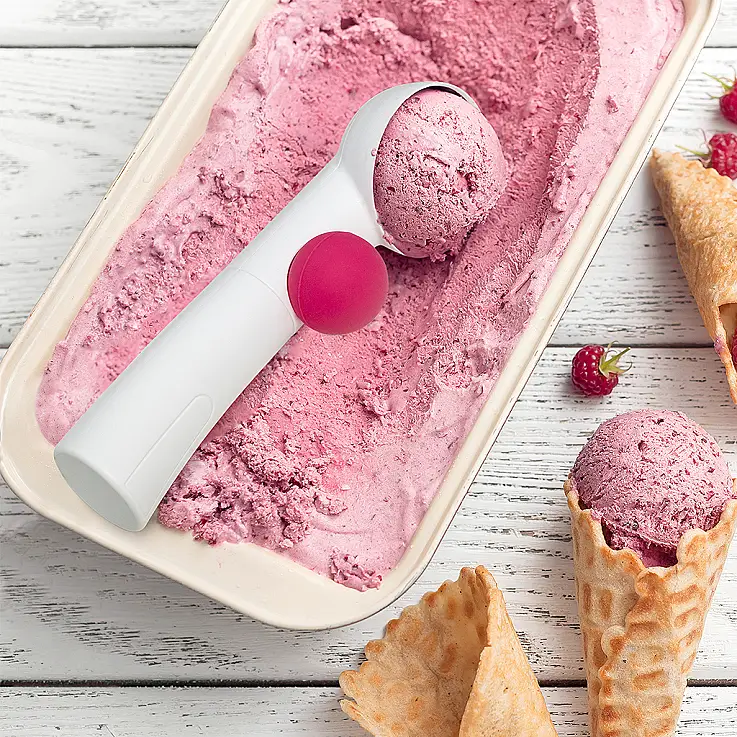 La cuchara para hacer bolas de helado perfectas