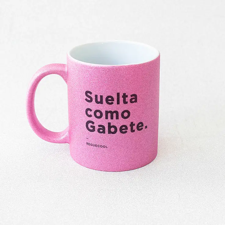 Taza con mensaje de reggaeton: Suelta como Gabete 