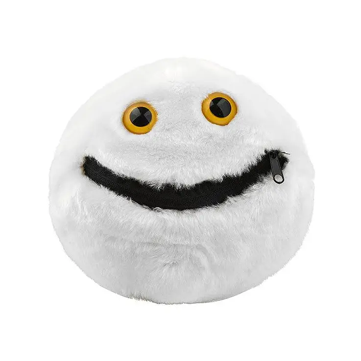 De la cremallera sale un peluche blanco que representa al cáncer curado