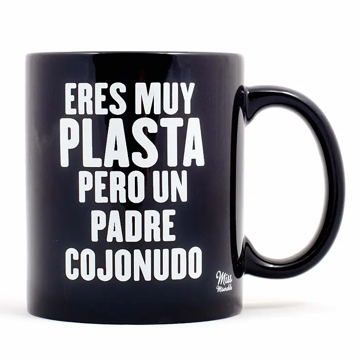 Taza negra con letras blancas