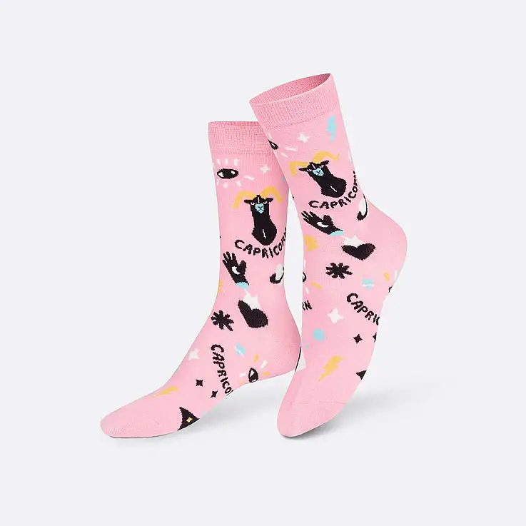 Los calcetines de Capricornio son de color rosa