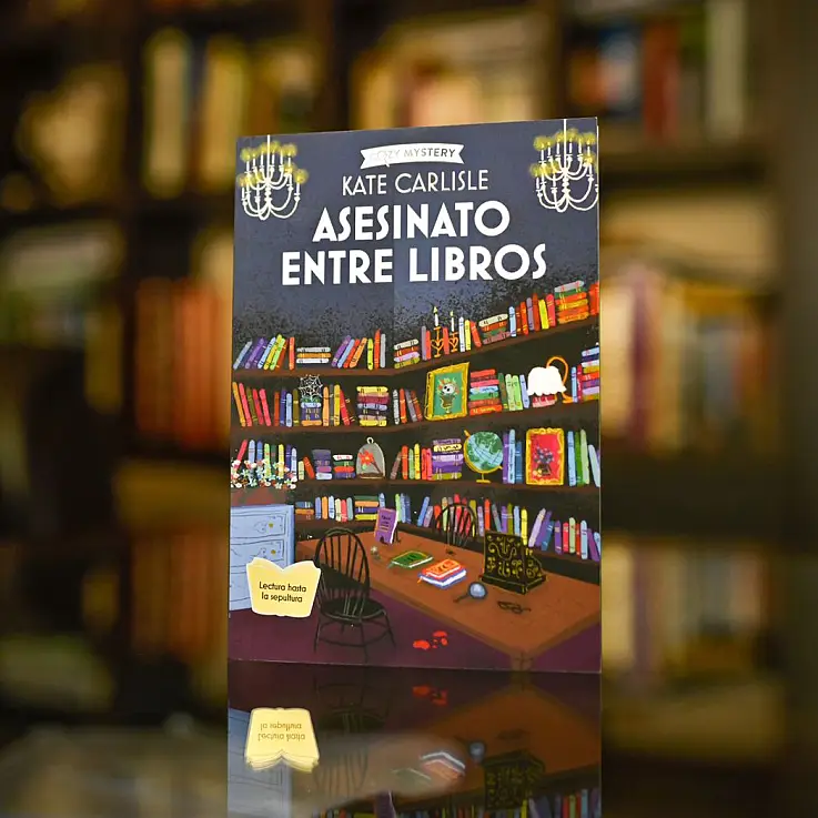 Asesinato entre libros