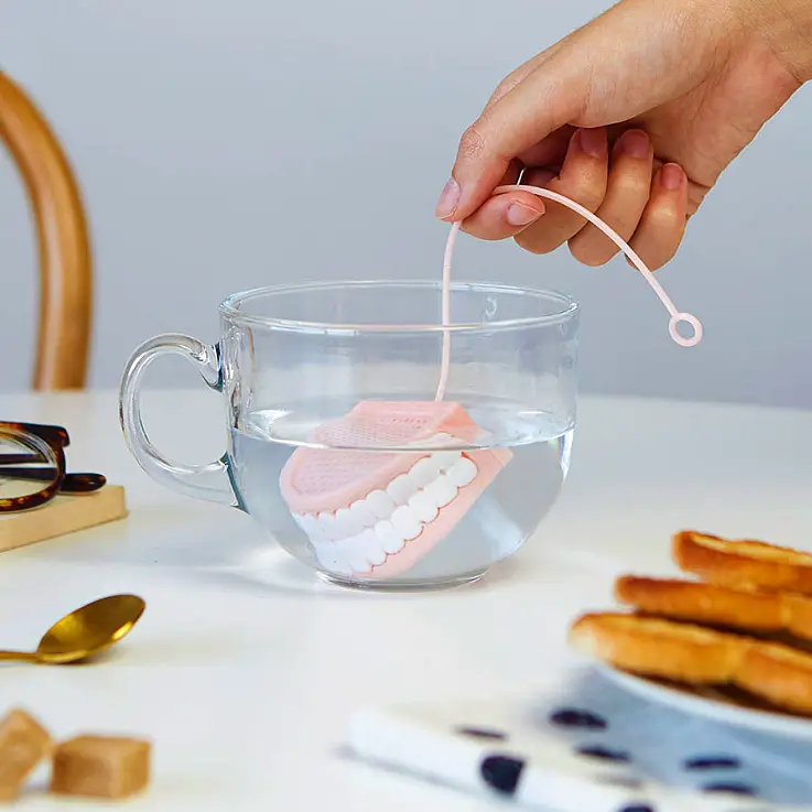 Infusor de té en forma de dentadura