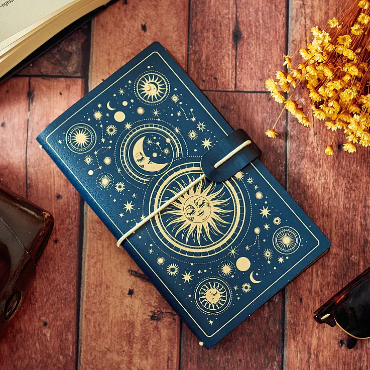 Cuaderno de viaje con diseño astral