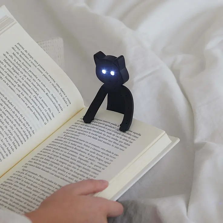 Marcapáginas con luz de lectura en forma de gato