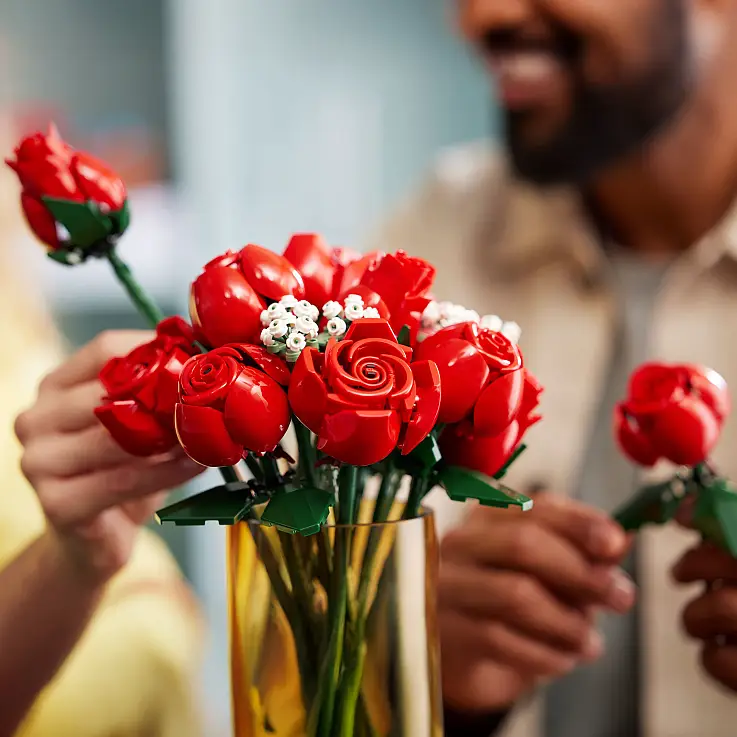 Se compone de una docena de rosas