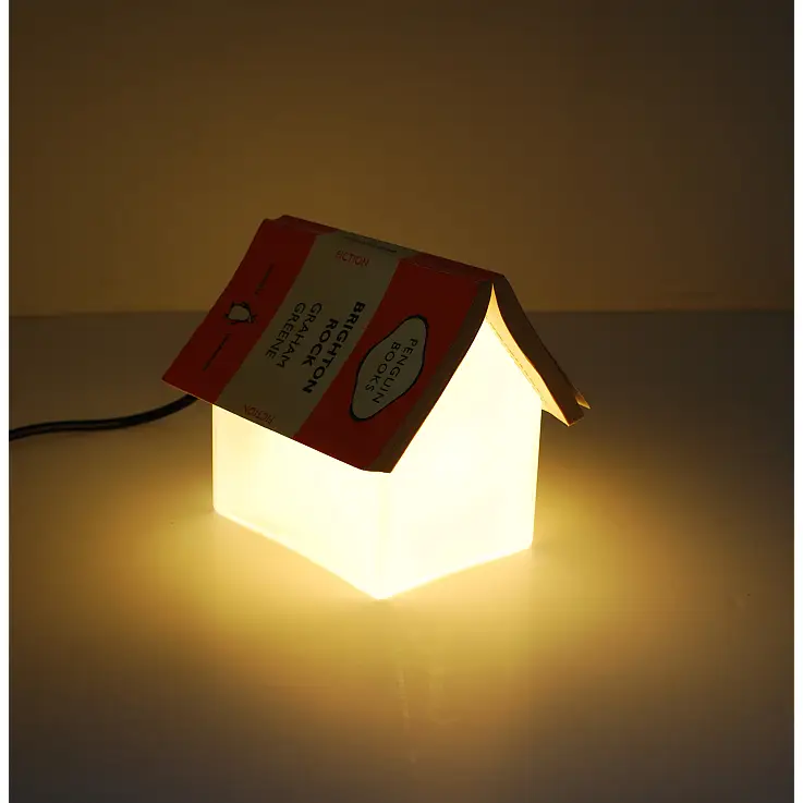 Enciende la Book Rest Lamp y disfruta del ambiente creado